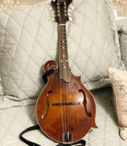 Eastman F-Style Mandolin. 8 Strings. Brown. With Hard Case - MD515